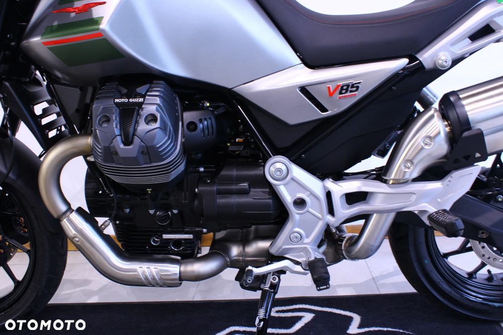 Moto Guzzi V85 - 23