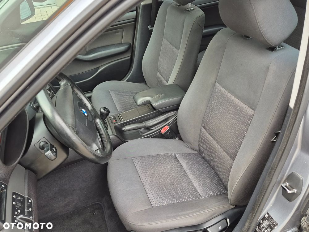 BMW Seria 3 316i - 12