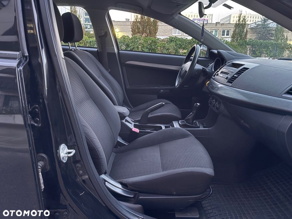 Mitsubishi Lancer 1.6 Inform - 10