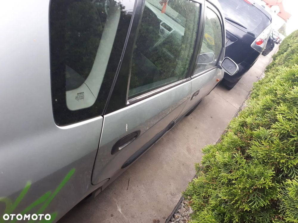 HONDA CIVIC VII 00-04 1.4 16V LAMPA PRZÓD PRZEDNIA PRAWA LEWA - 11