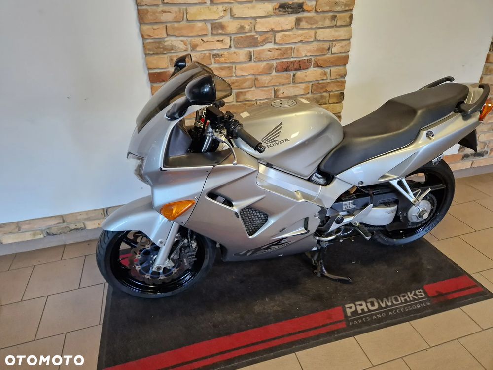Honda VFR - 8