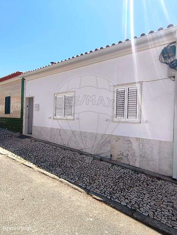 Moradia T2 para venda - Grande imagem: 2/18