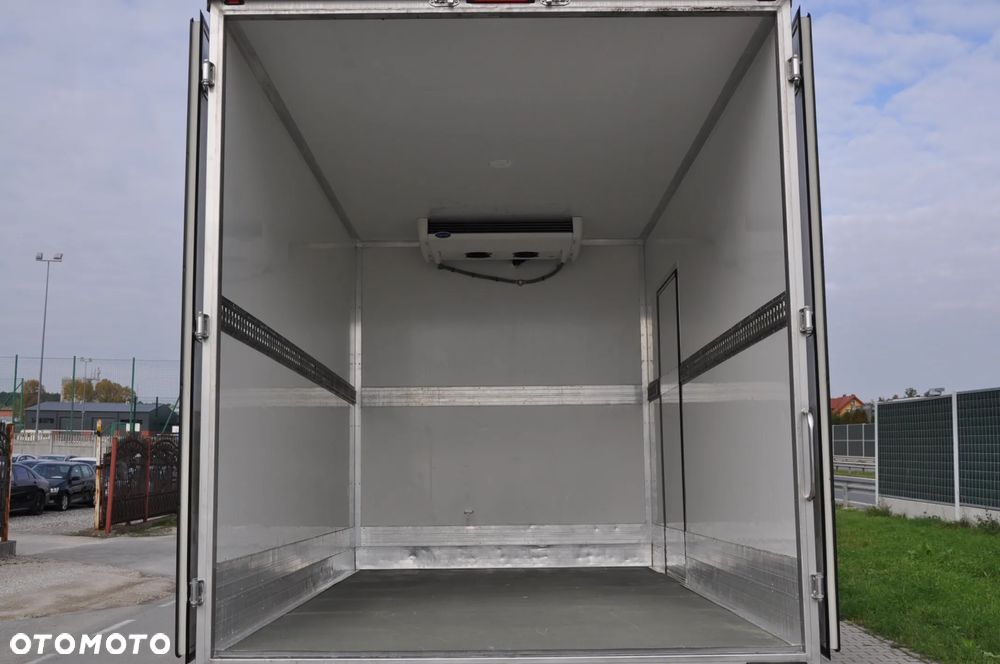 Iveco DAILY AUTOMAT CHŁODNIA MROŹNIA IZOTERMA CARRIER HI-MATIC NA BLIŹNIAKU KRAJOWE BEZWYPADKOWE ZASILANIE ZEWNETRZNE 230 V - 41