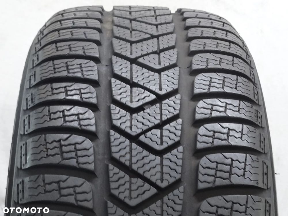 215/55R17 PIRELLI WINTER SOTTOZERO 3  6,5mm B6440