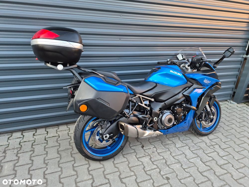 Suzuki GSX - 6