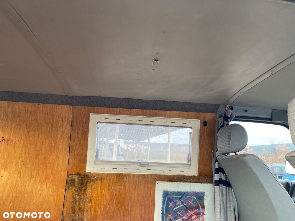 Volkswagen Caravelle - 27