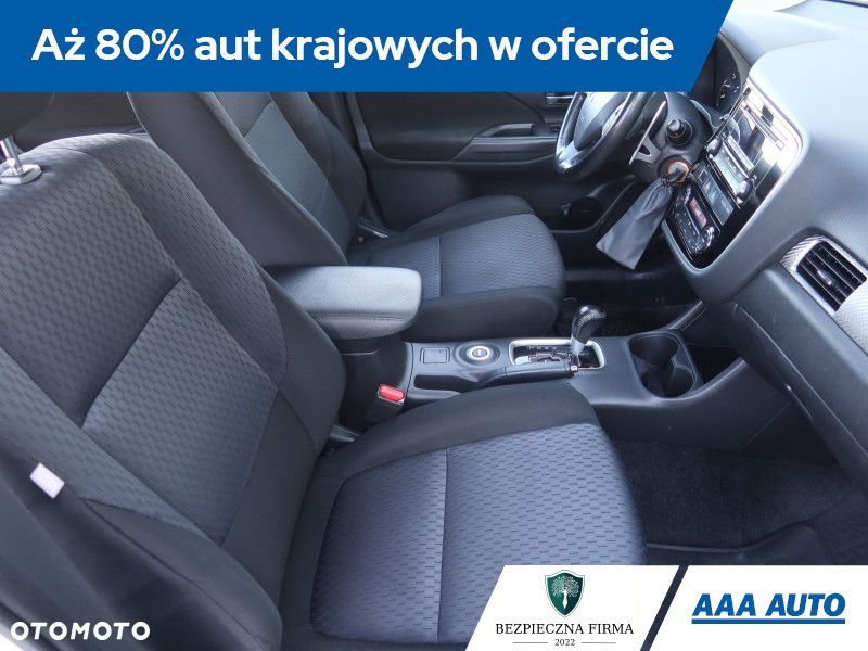 Mitsubishi Outlander - 10