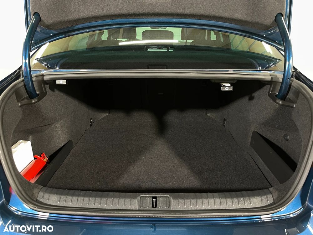 Volkswagen Passat 2.0 TDI DSG Comfortline - 12