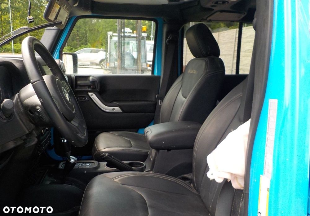 Jeep Wrangler 2.8 CRD Unlim Sahara - 24