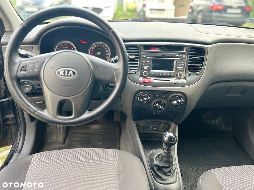 Kia Rio - 16