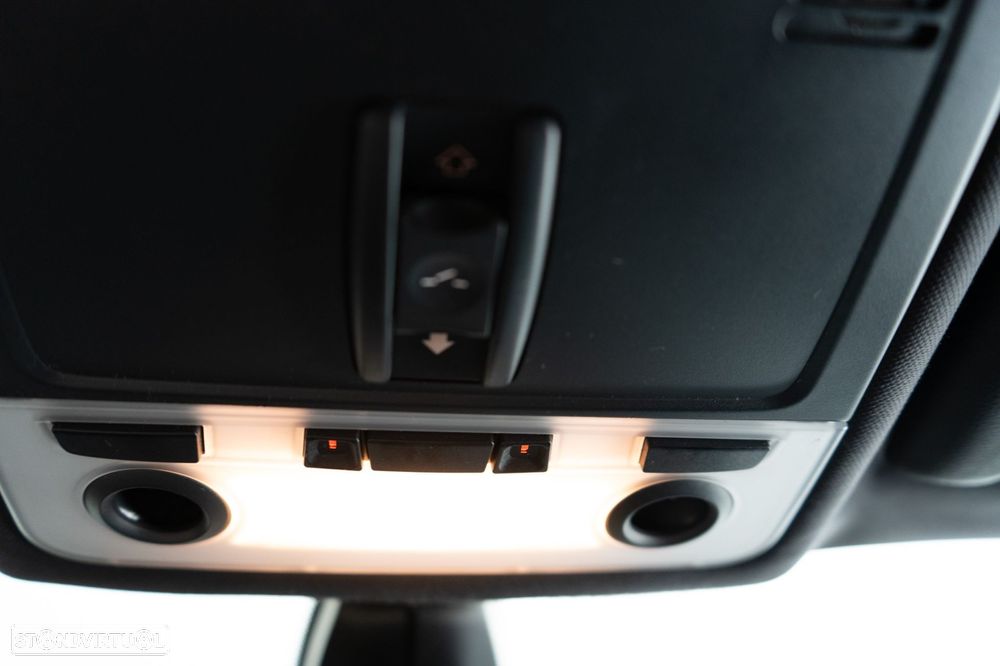 BMW 320 d Navigation Sport - 28