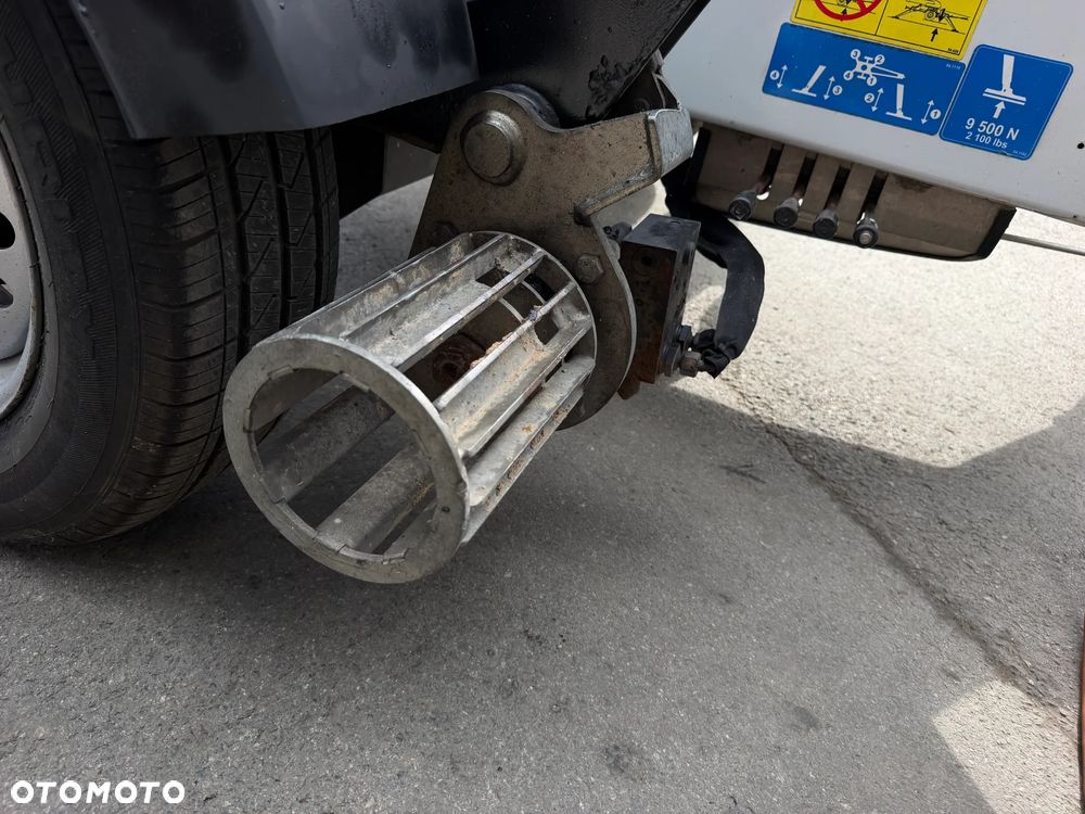 Nifty DINO 120T. Zwyżka koszowa 12 metrów wysuwana na raz. Podnośnik HDS. Napęd Hydrauliczny na dwa koła. Obraca się w koło 360. jak nówka z salonu. 2016 rok. 1220 mtg. Książka Serwisowa od nowości do wglądu. PRĄD 230v. 4 sekcje sterowania na dole. Nowy model! Z komuny Norweskiej. Używana była 1 raz do roku. Serwisowana w DEKRA do końca OKAZJA. Zwyżka Obrotowa. Poziomowanie kosza. Pełna Hydraulika. Sterowanie góra dół! Wysuwane ramie. Wieniec tryby zero zużycia! Ani deka luzów i wycieków. Mała lekka i zwinna zwyżka o potężnym zasięgu. OKAZJA TANIO. Do rejestracji. Import Norwegia! Posiadam 4 sztuki wszystkie jak nowe z salonu. Zapraszam do przetestowania. Nowy Sącz. woj. Małopolskie - 4