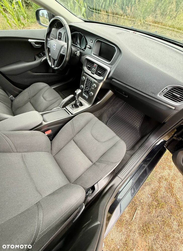 Volvo V40 T2 Momentum - 19