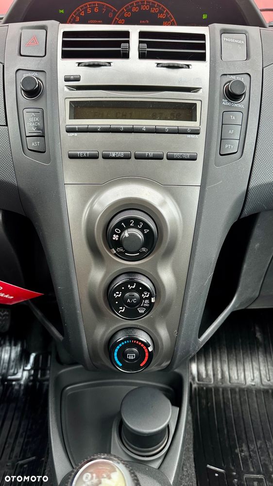 Toyota Yaris 1.33 VVT-i Executive - 22