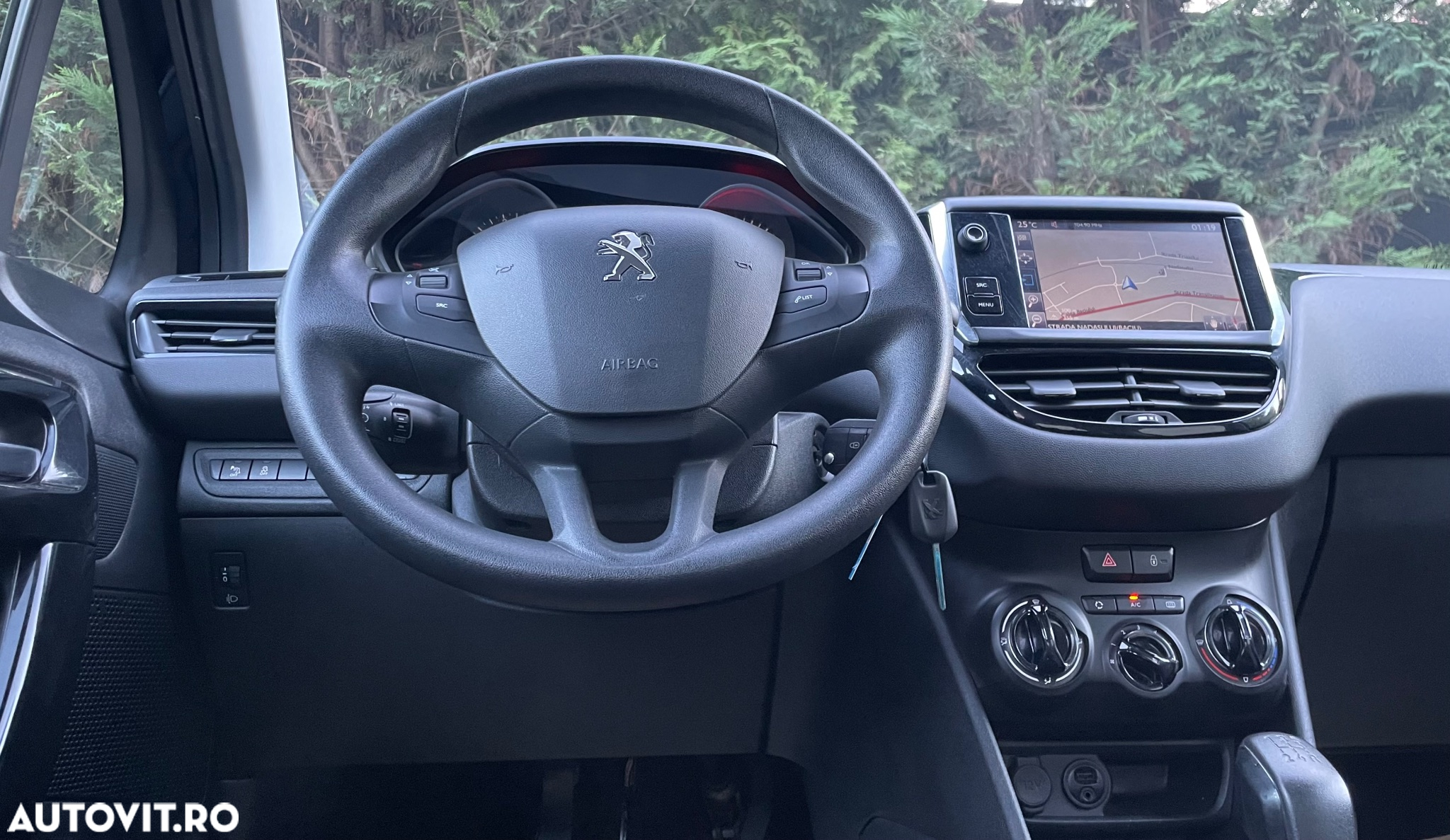 Peugeot 208 1.2 L PureTech STT Allure - 25