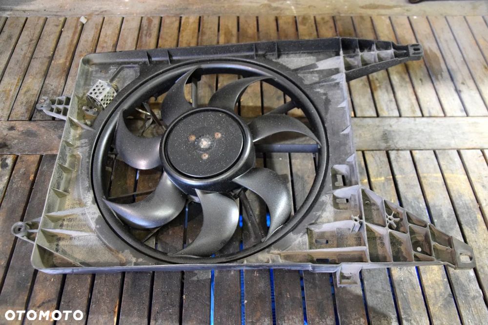 Dacia Sandero I 08-12 1.5 dci Wentylator chłodnicy 8200765566 B 0130307107 / Logan / Stepway - 3