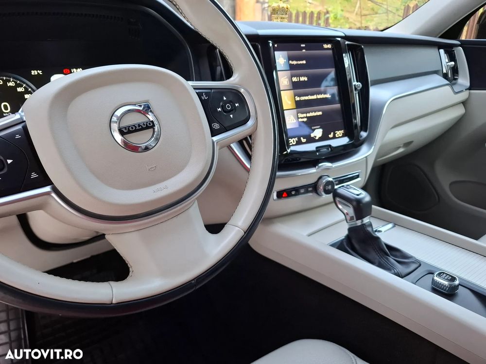 Volvo XC 60 D5 AWD Momentum - 9
