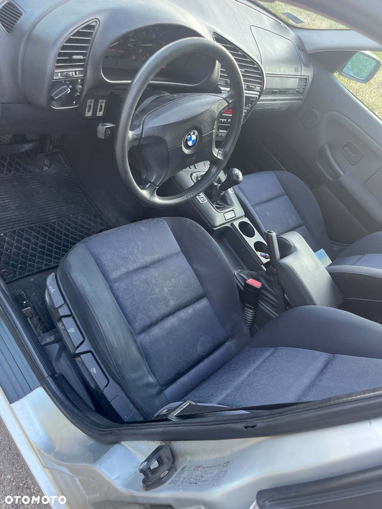 BMW Seria 3 318i - 3