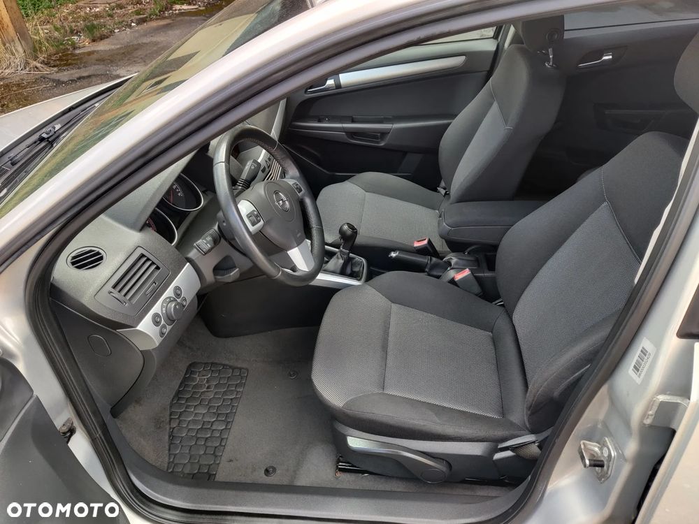 Opel Astra 1.6 Color Edition - 17