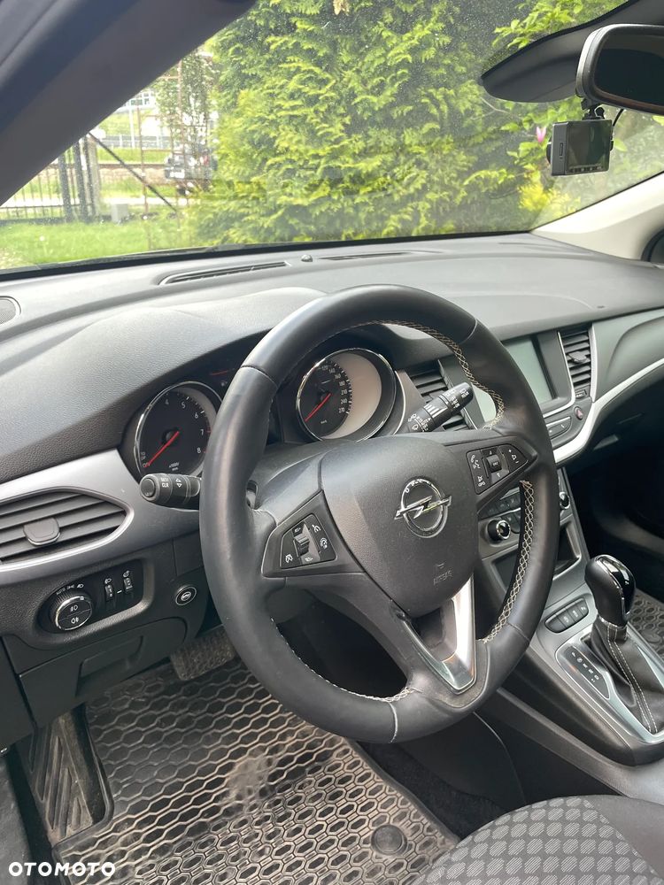Opel Astra 1.4 T Enjoy S&S - 9