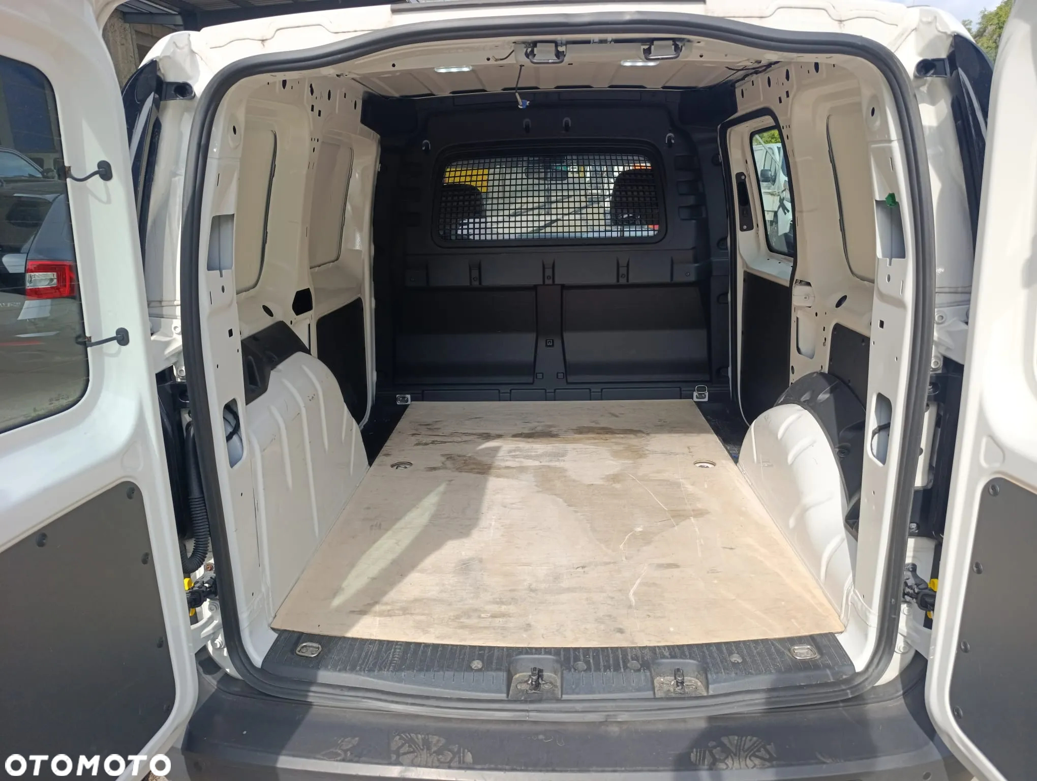 Volkswagen Caddy - 10