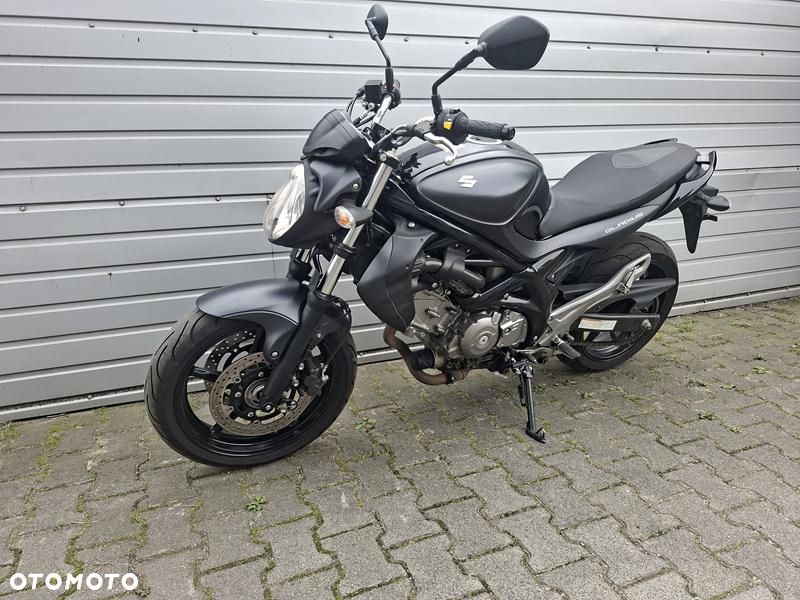 Suzuki Gladius - 5