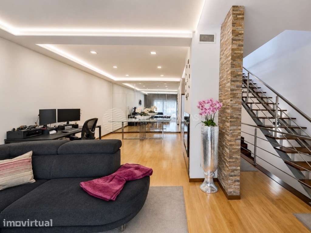 Moradia T3 Moderna com Terraço + logradouro com a área de 185 m², G... - Grande imagem: 3/34