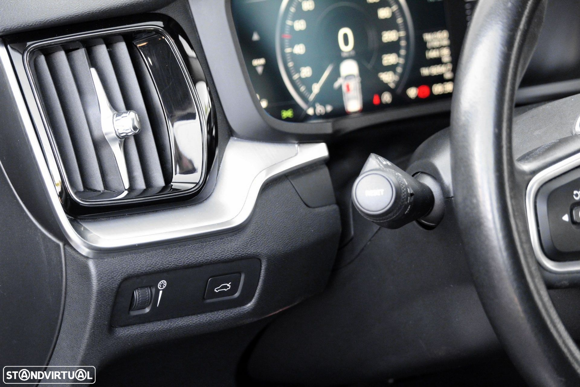 Volvo V60 2.0 D3 Momentum - 9