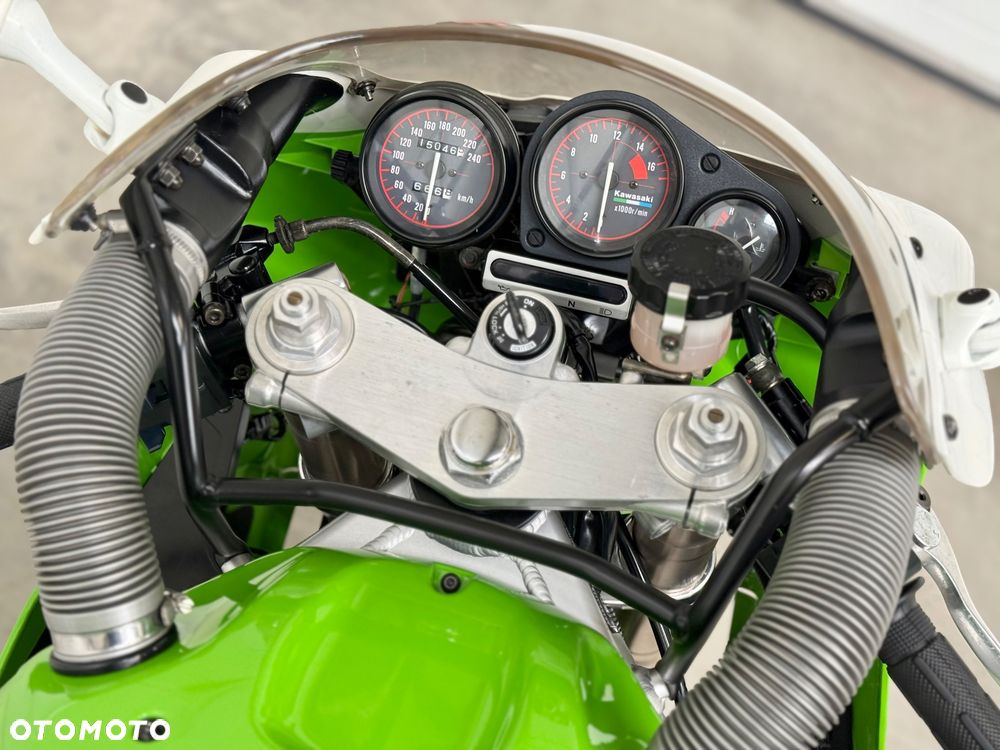 Kawasaki ZXR - 21