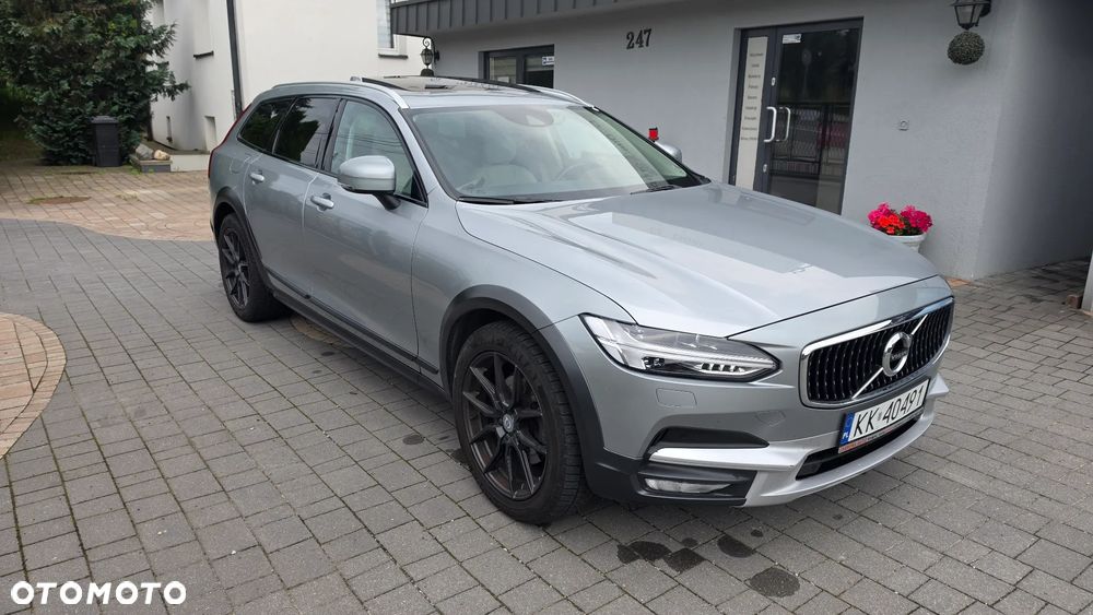 Volvo V90 D4 Momentum Pro - 2