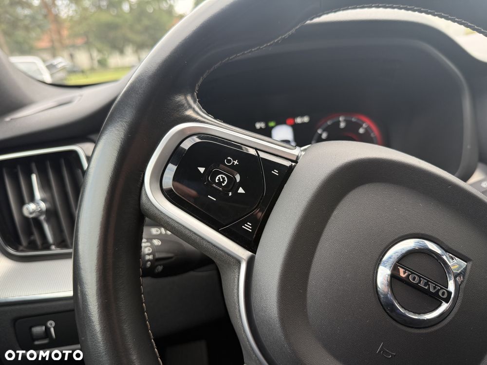 Volvo XC 60 B4 D AWD Geartronic RDesign - 22