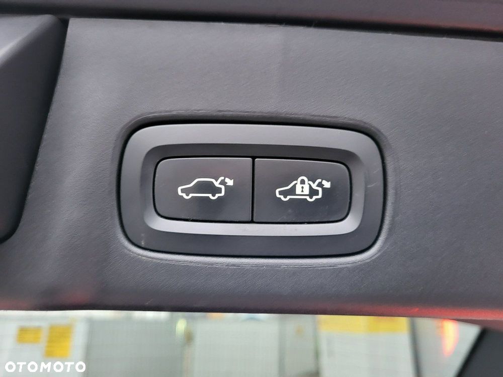 Volvo V90 Cross Country - 36