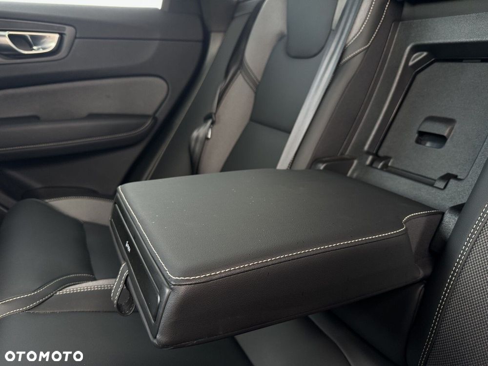 Volvo XC 60 B4 D Momentum - 26