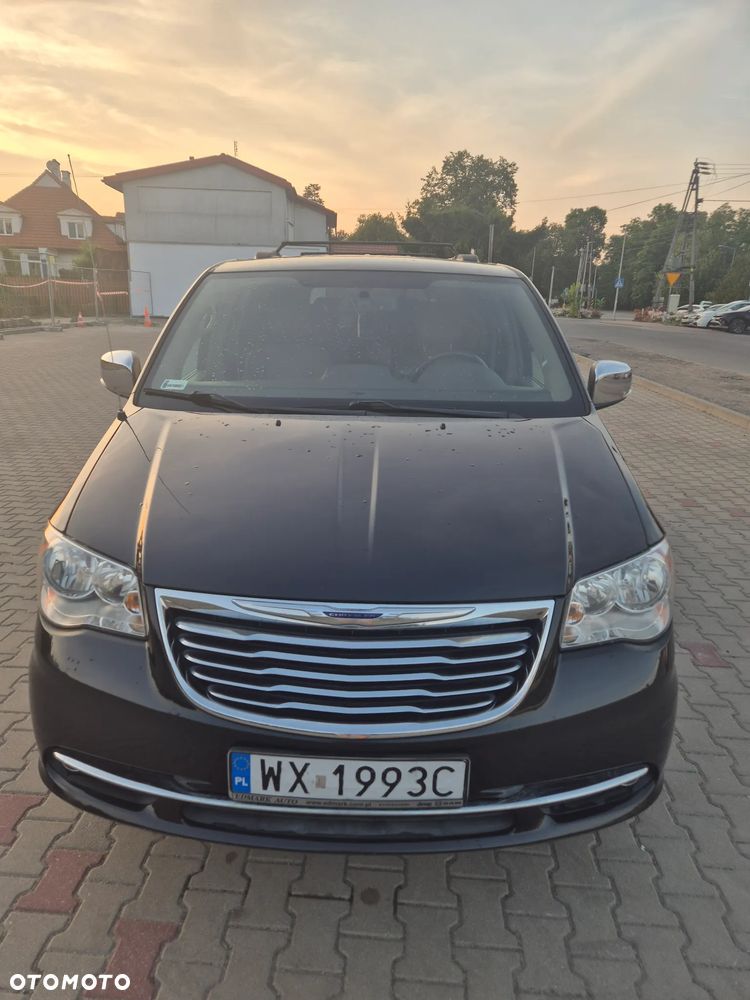 Chrysler Town & Country - 1