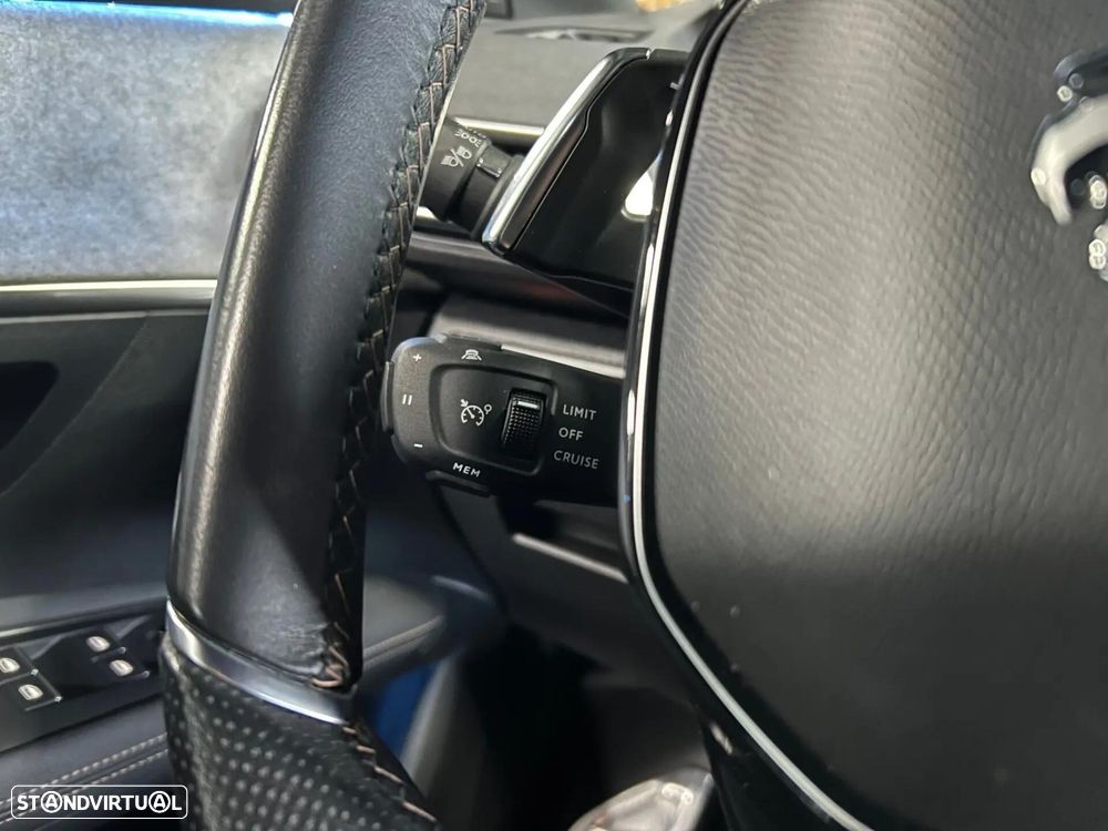 Peugeot 3008 1.6 Hybrid GT Pack e-EAT8 - 27