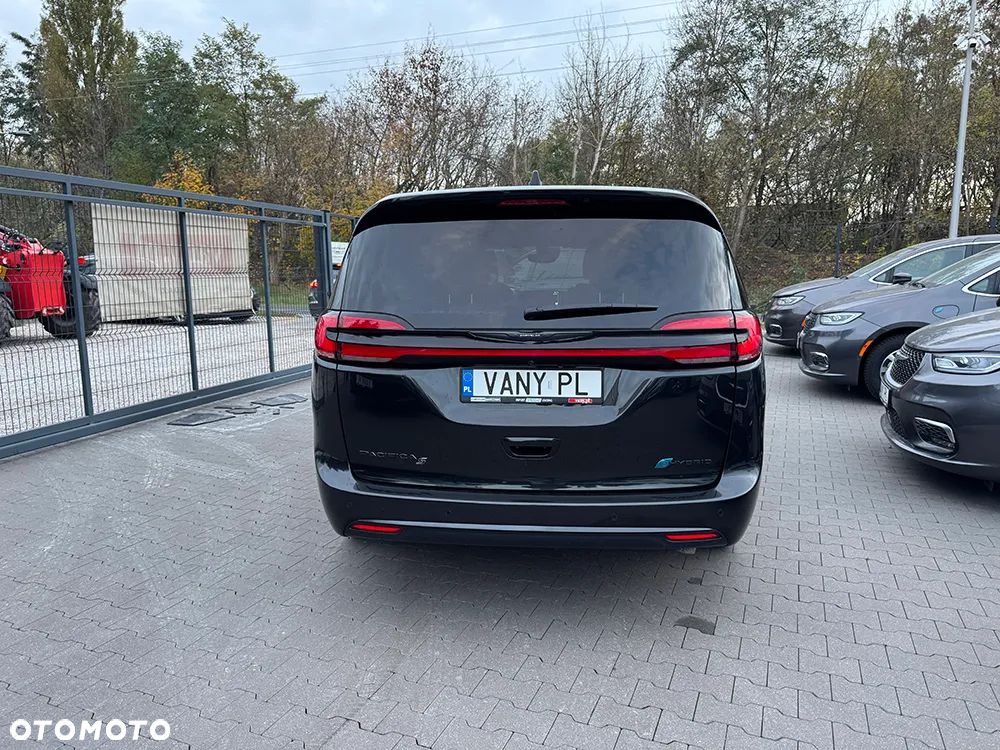 Chrysler Pacifica - 23