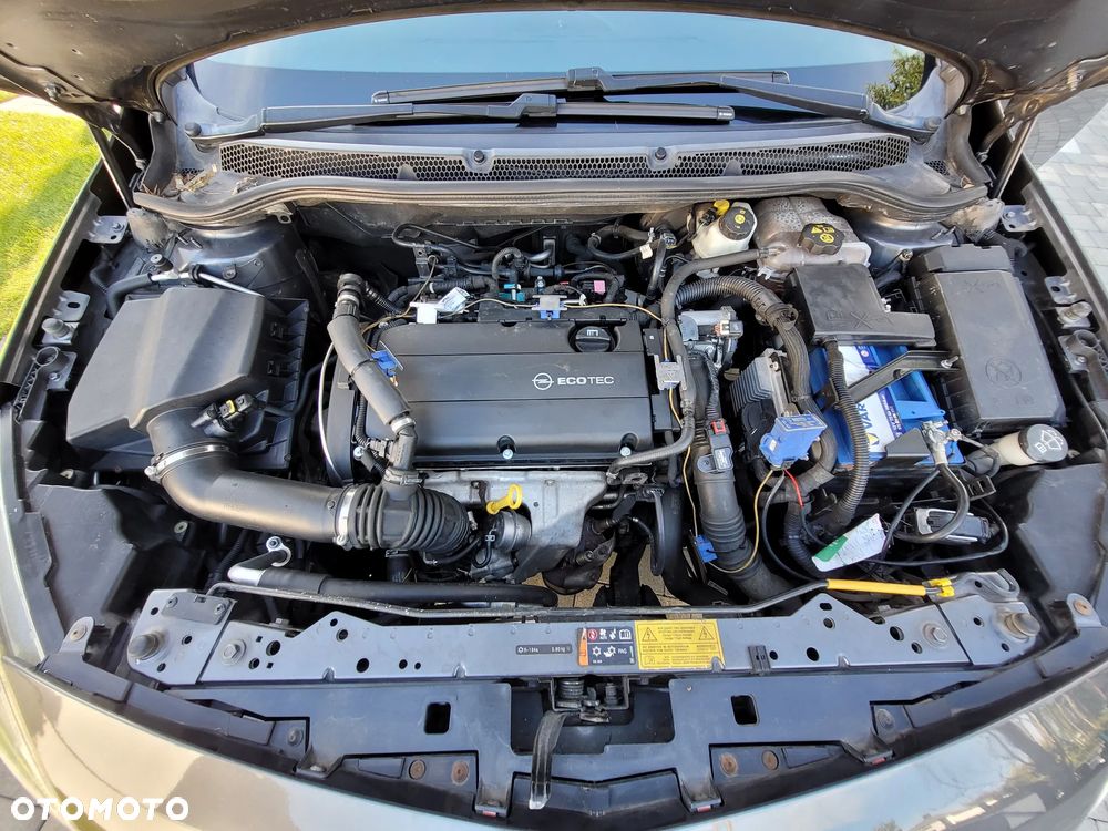 Opel Astra 1.6 Turbo - 29