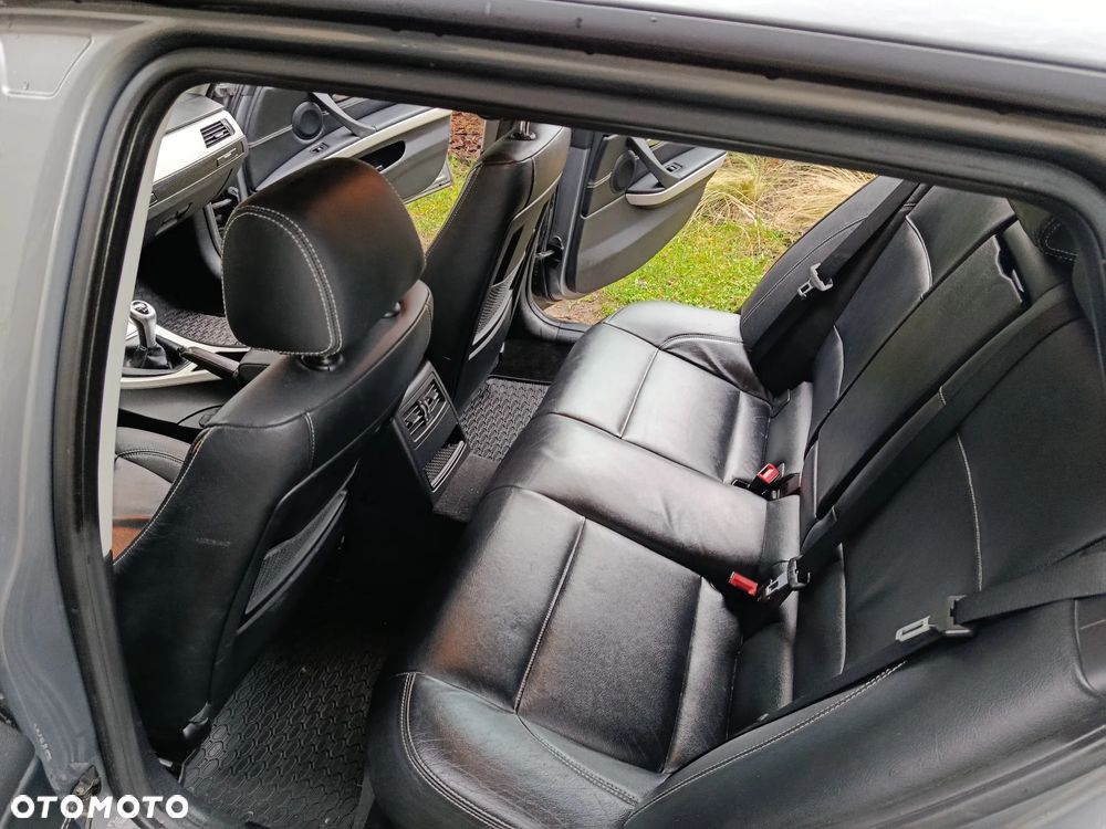 BMW Seria 3 318d DPF Edition Sport - 9