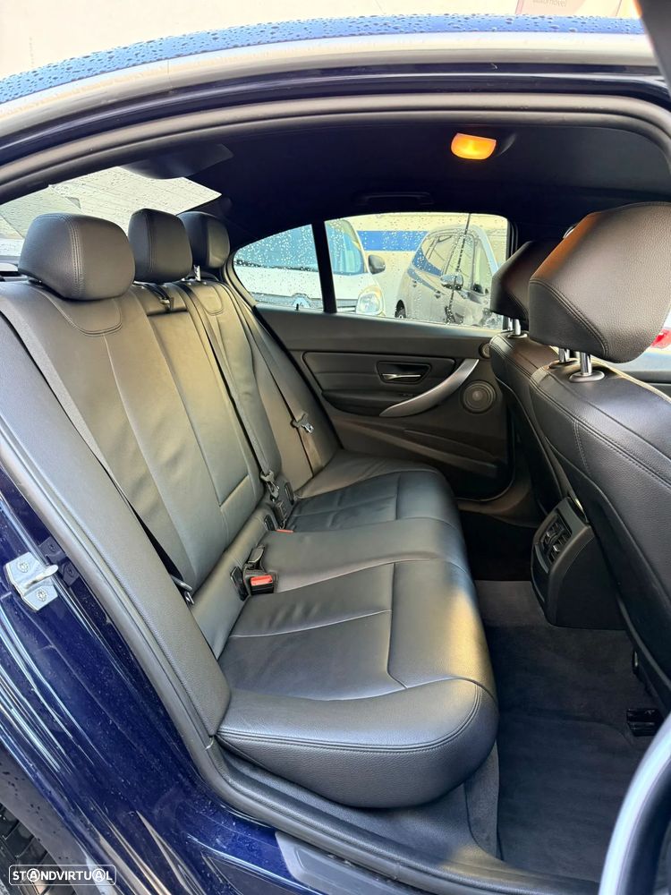 BMW 320 d xDrive Pack M - 14