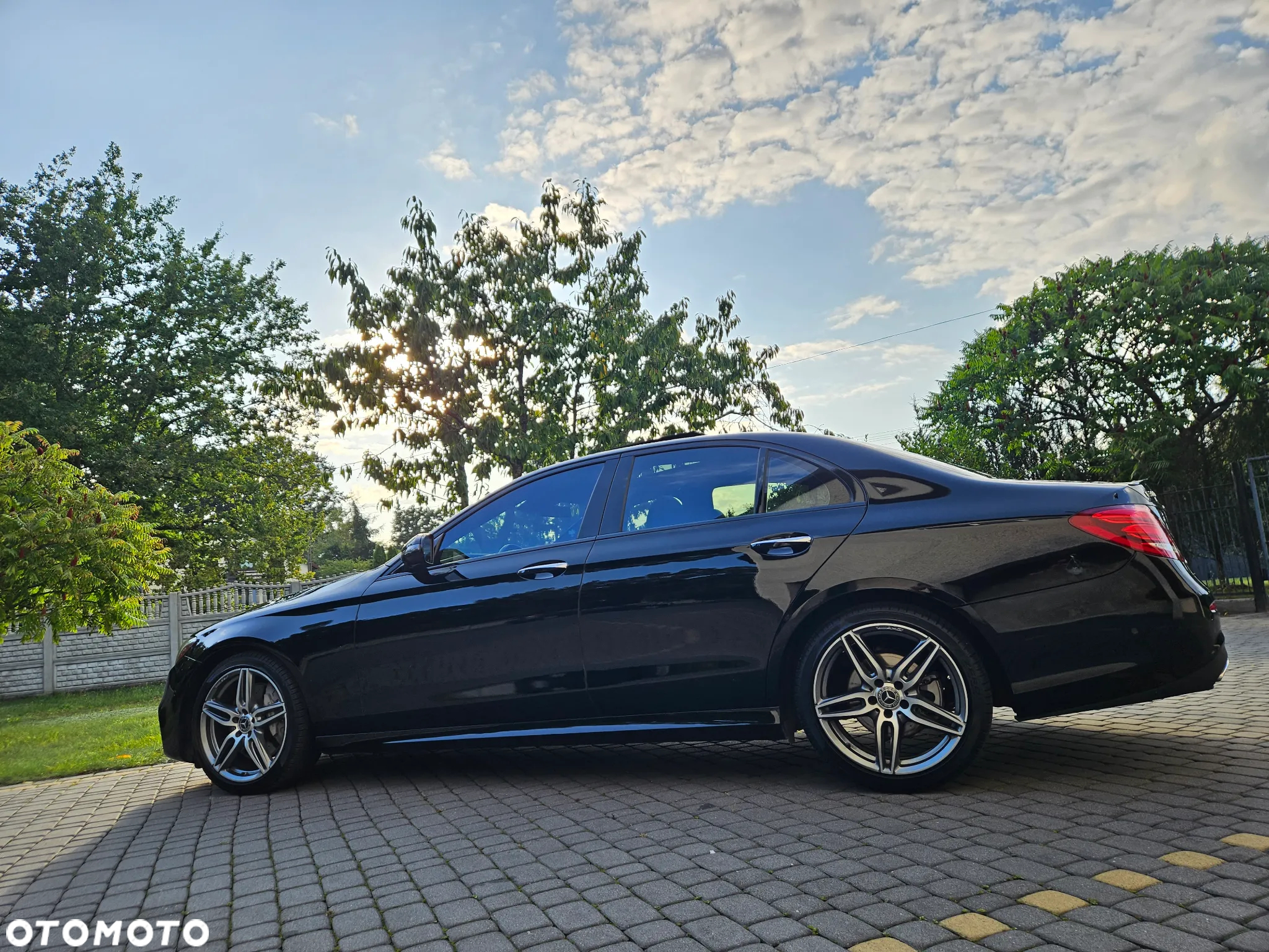 Mercedes-Benz Klasa E 300 9G-TRONIC AMG Line - 11