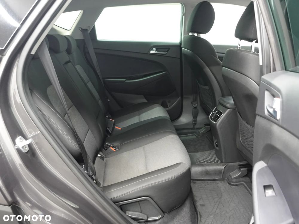 Hyundai Tucson 1.6 GDI BlueDrive Comfort 2WD - 24