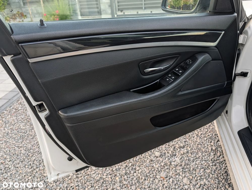 BMW Seria 5 525d - 30