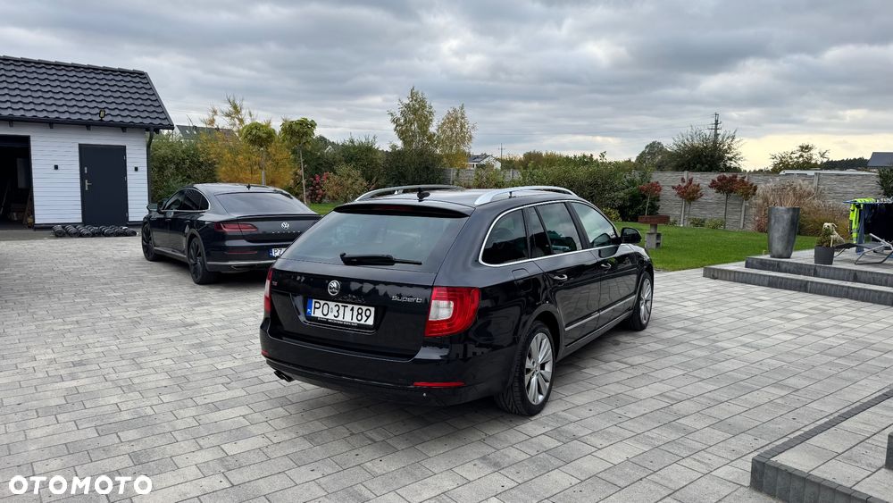 Skoda Superb 2011 photo 3