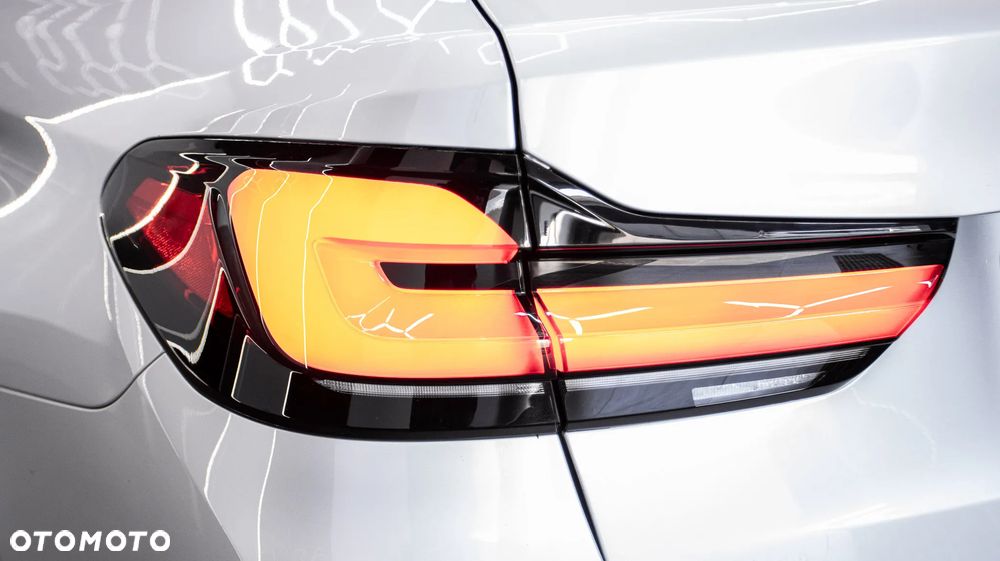 BMW Seria 5 520d xDrive - 14