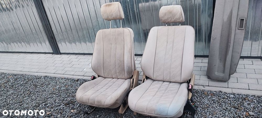 TANIO FOTELE KREMOWE ORTOPEDYCZNE ŁADNE NIE ZNISZCZONE MERCEDES W210 FOTEL - 1
