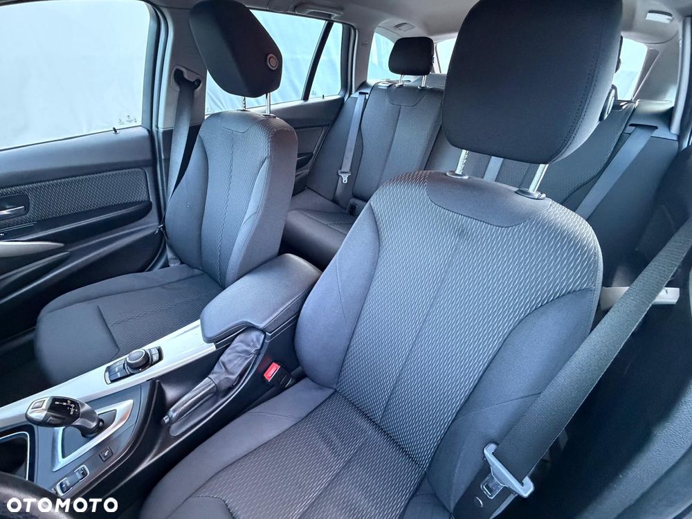 BMW Seria 3 318d Modern Line - 32