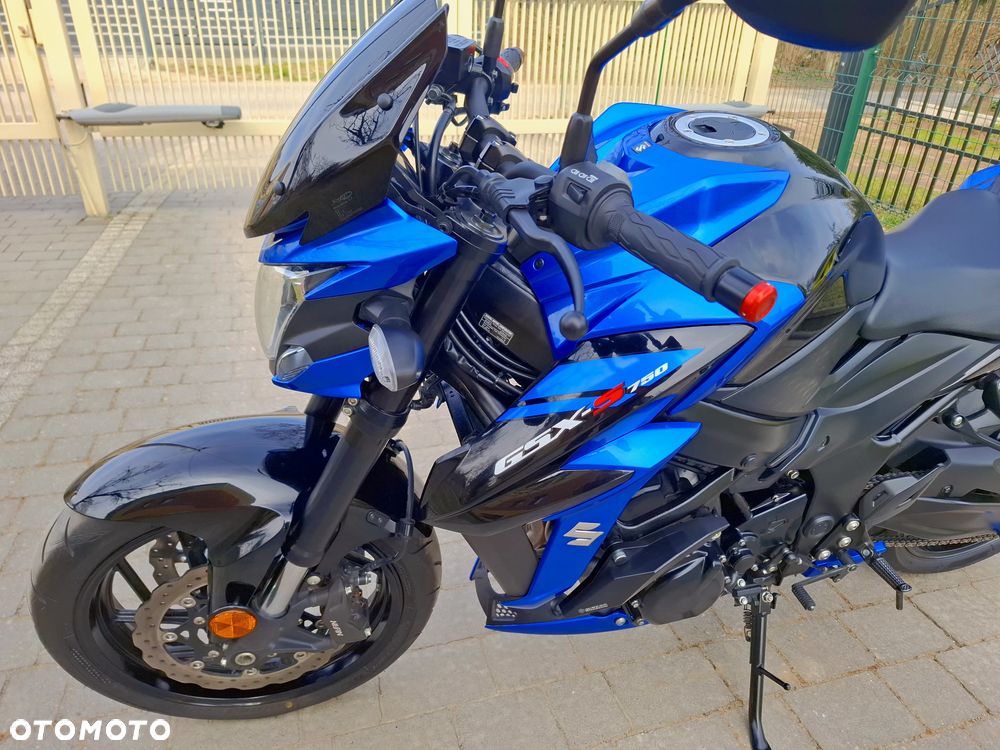 Suzuki GSX - 24