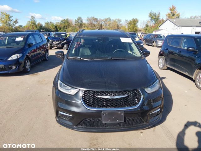 Chrysler Pacifica - 5