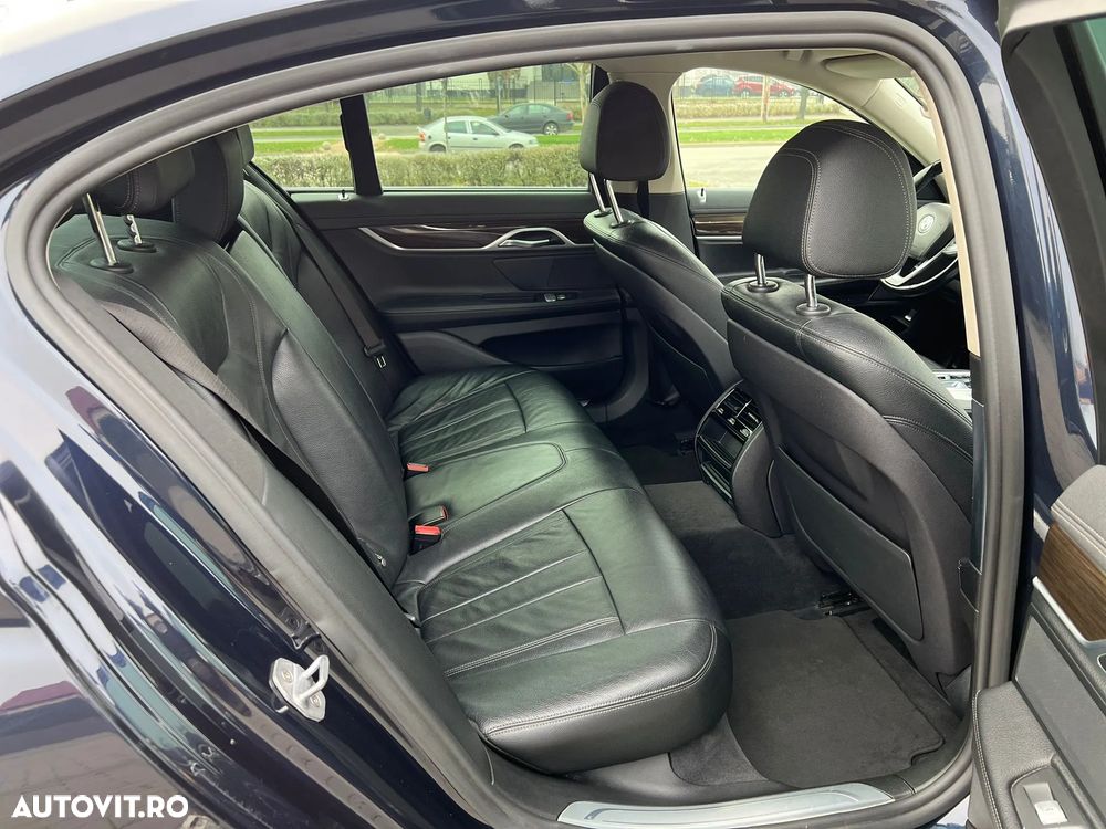 BMW Seria 7 730d xDrive - 23