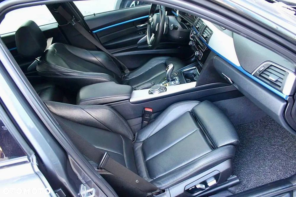 BMW Seria 3 330i M Sport - 15